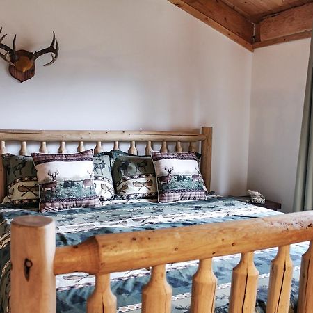 Rock Lake Lodge Rock Lake Lodge Provincial Park 외부 사진
