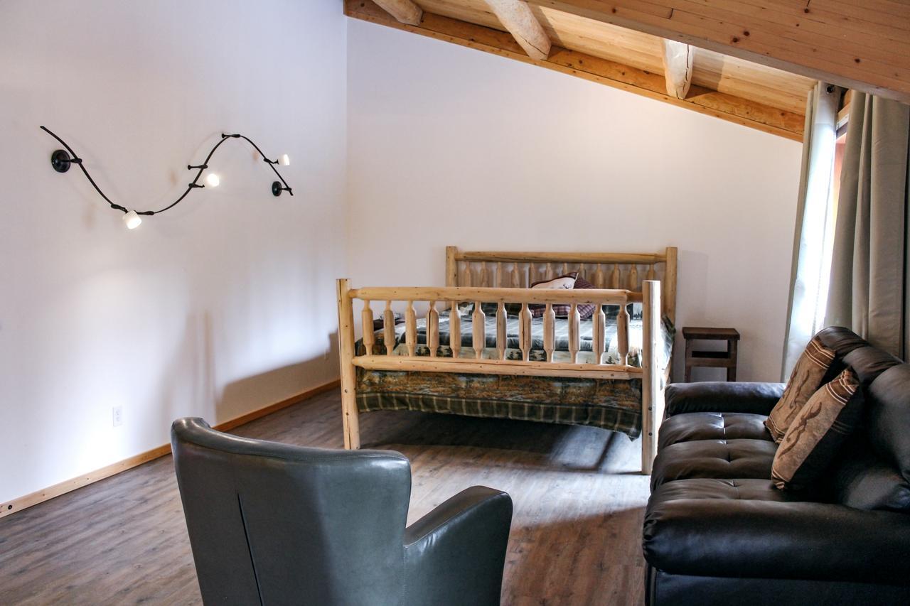 Rock Lake Lodge Rock Lake Lodge Provincial Park 외부 사진